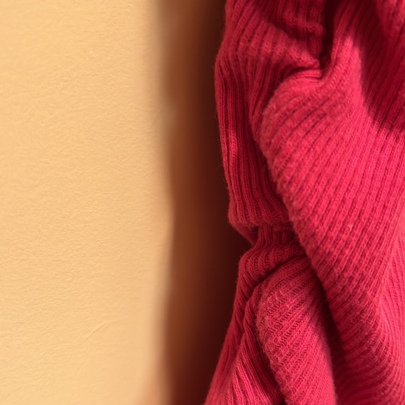 Newport News pink ruched rib knit top Size small - Picture 8 of 8